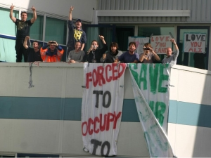 {short description of image}